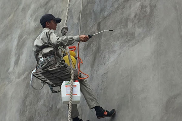 Phun dung dịch chống thấm đặc biệt